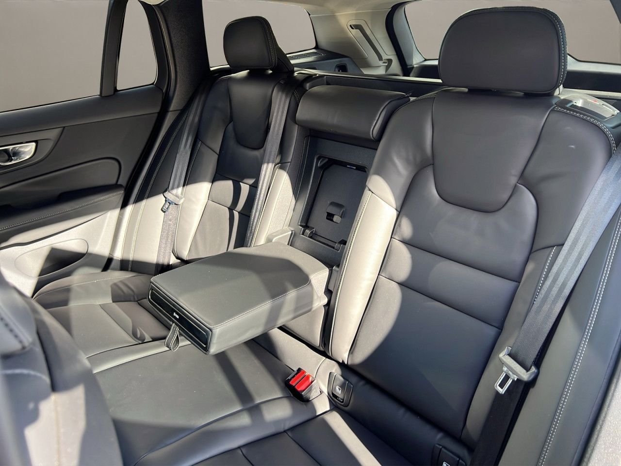 Volvo V60 T6 AWD Ultra DARK AHK BUSINESS 360° 19LM