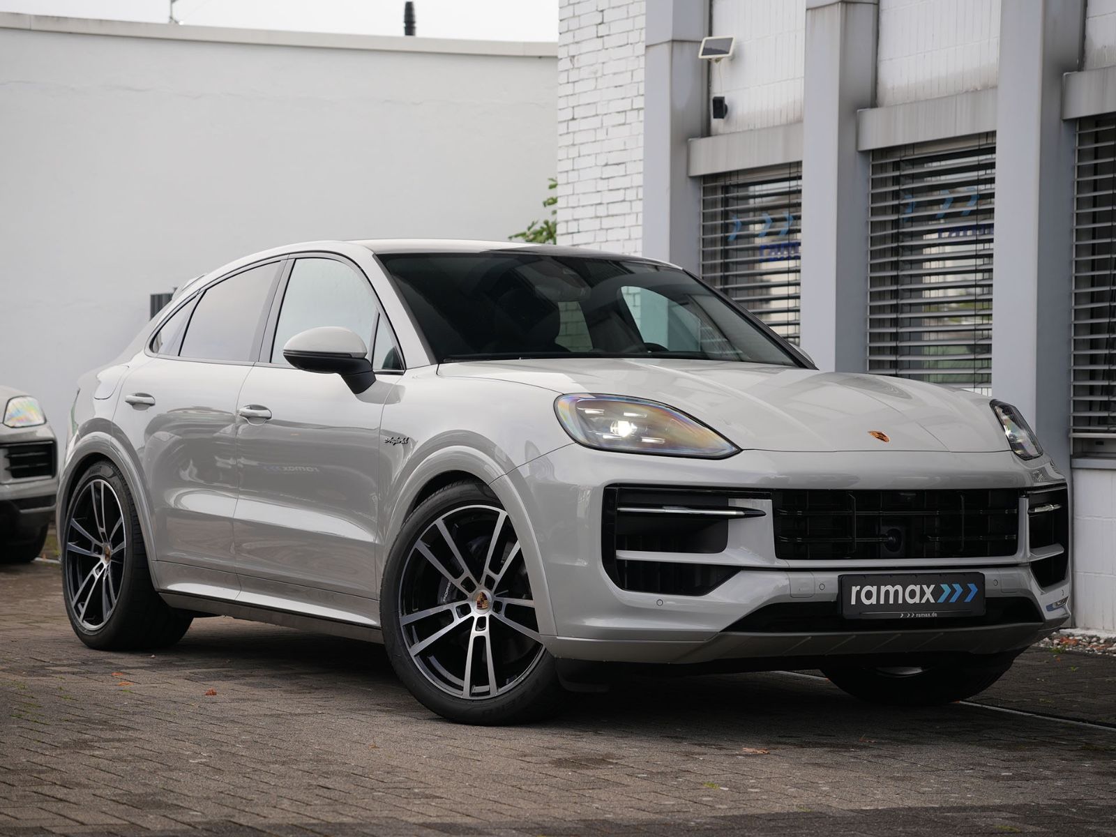 Porsche E-Hybrid Coupé SPORTDESIGNPAKET-ACC-MASSAGE-VOLL