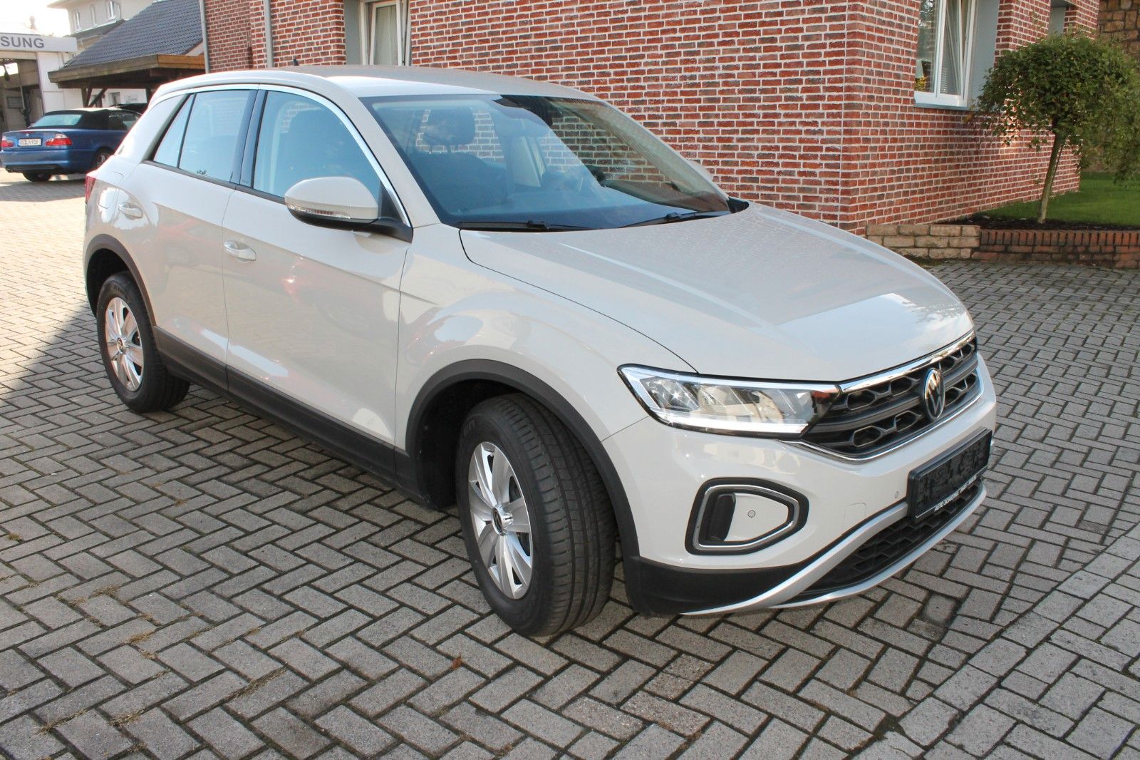 Volkswagen T-Roc 1.0 TSi - Samsaru's Car Outlet