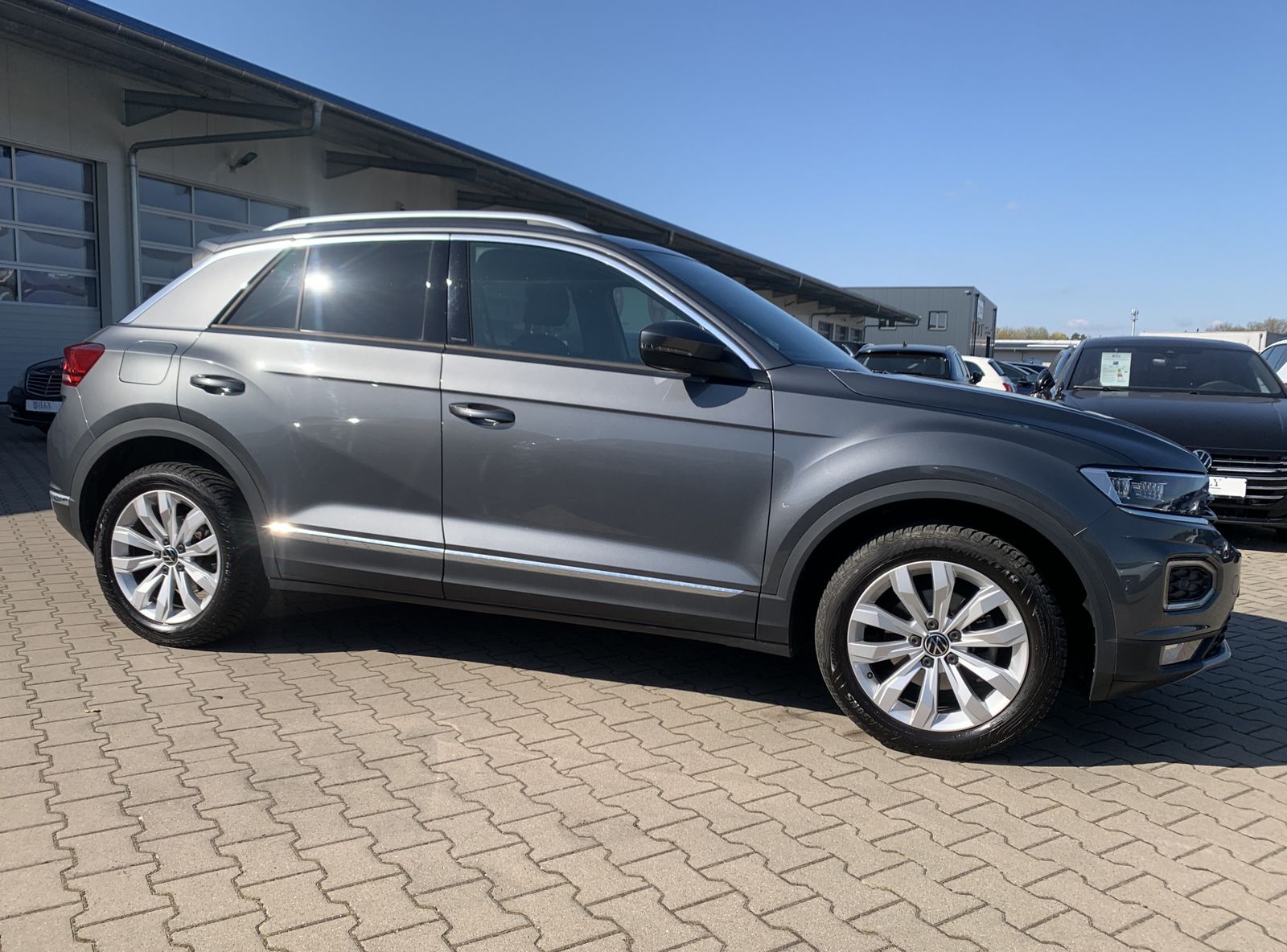 Volkswagen T-Roc 1.5 TSI Sport - Samsaru's Car Outlet