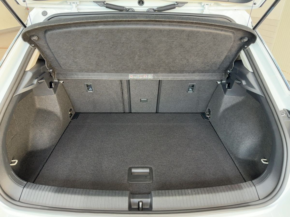 Volkswagen T-Roc 1.5 TSI DSG United - Samsaru's Car Outlet