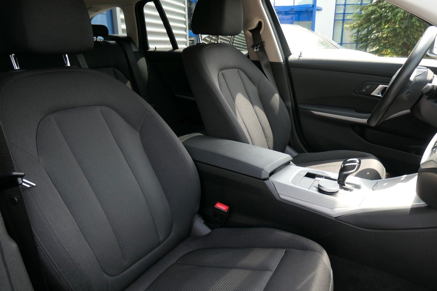 BMW 318 i Touring - Samsaru's Car Outlet