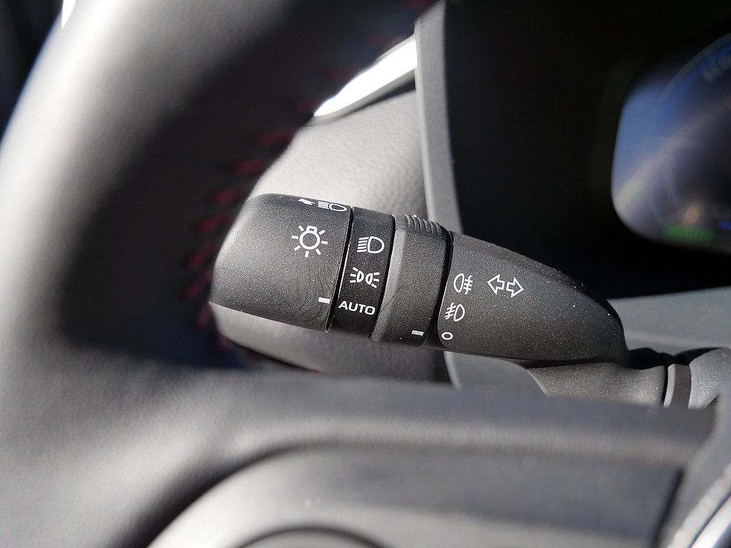 Toyota RAV 4 Plug-in Hybrid 4x4 AHK 1850 KG HUD teampla