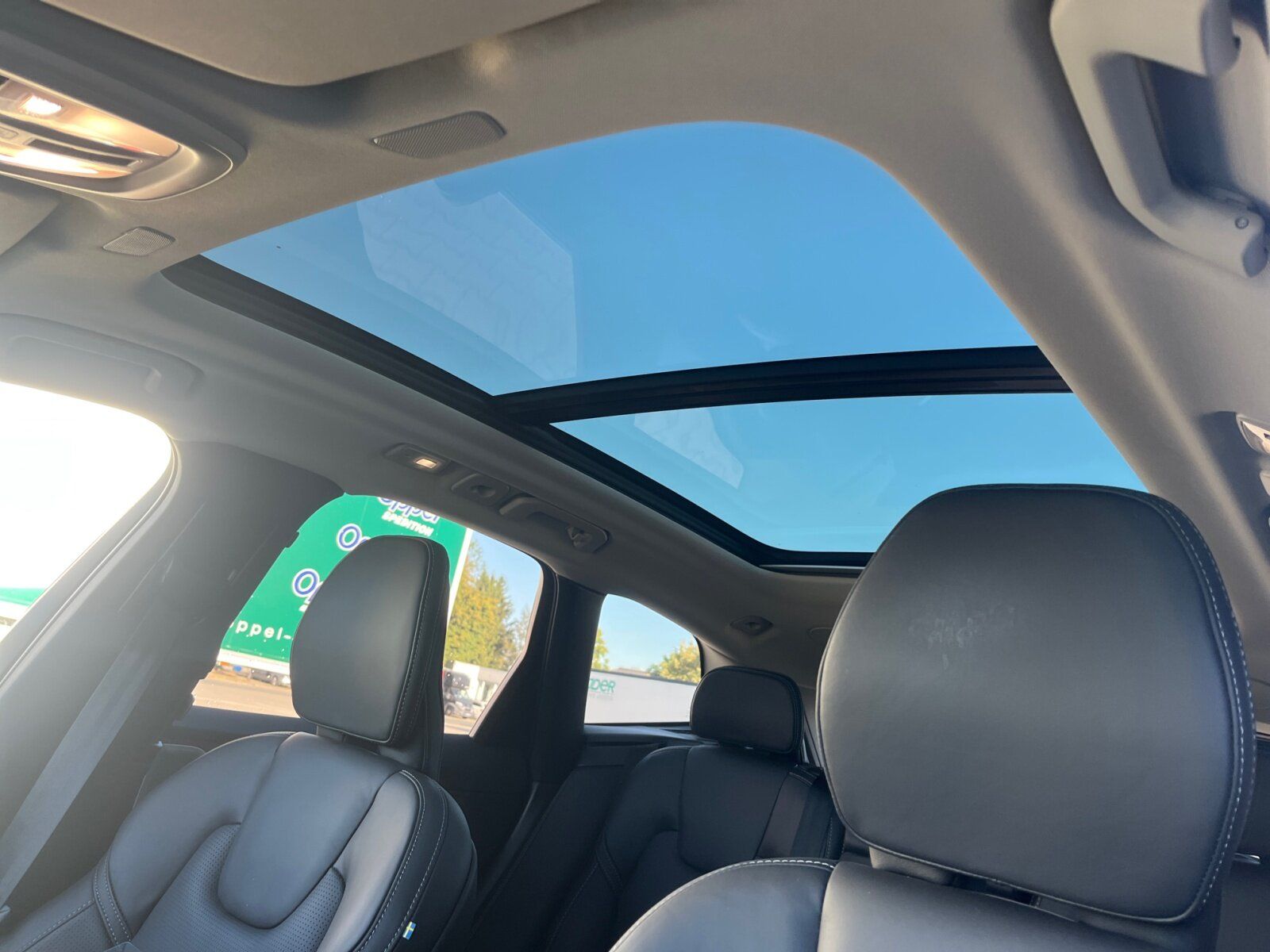 Volvo XC60 B5 AWD Ultimate Dark SHD+AHK+NAVI+360°K