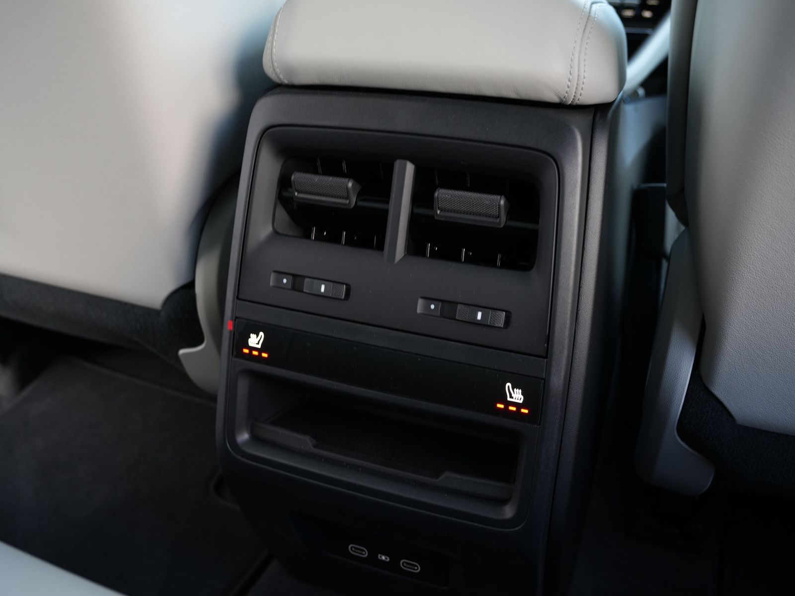 Porsche Macan 4 ACC-LUFTF.-PANO-BOSE-22"RS-LEDER KREIDE