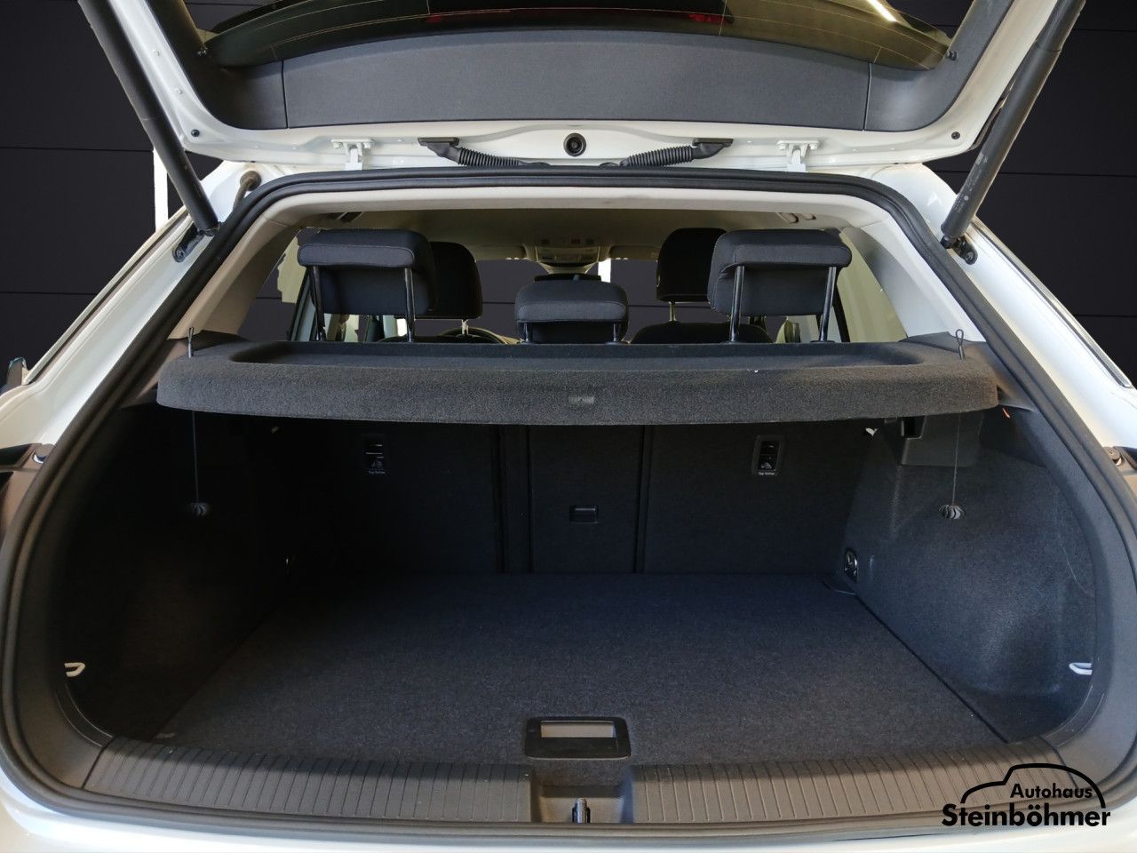 Volkswagen T-Roc Style 1.5TSI DSG Plus - Samsaru's Car Outlet