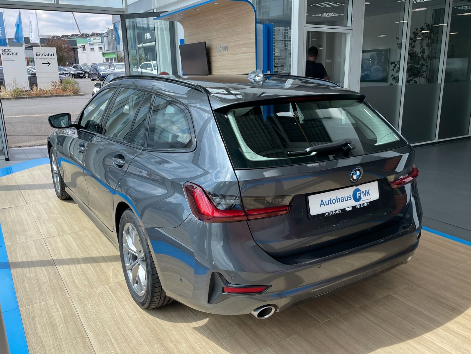 BMW 330e xDrive T. Sport Line - Samsaru's Car Outlet