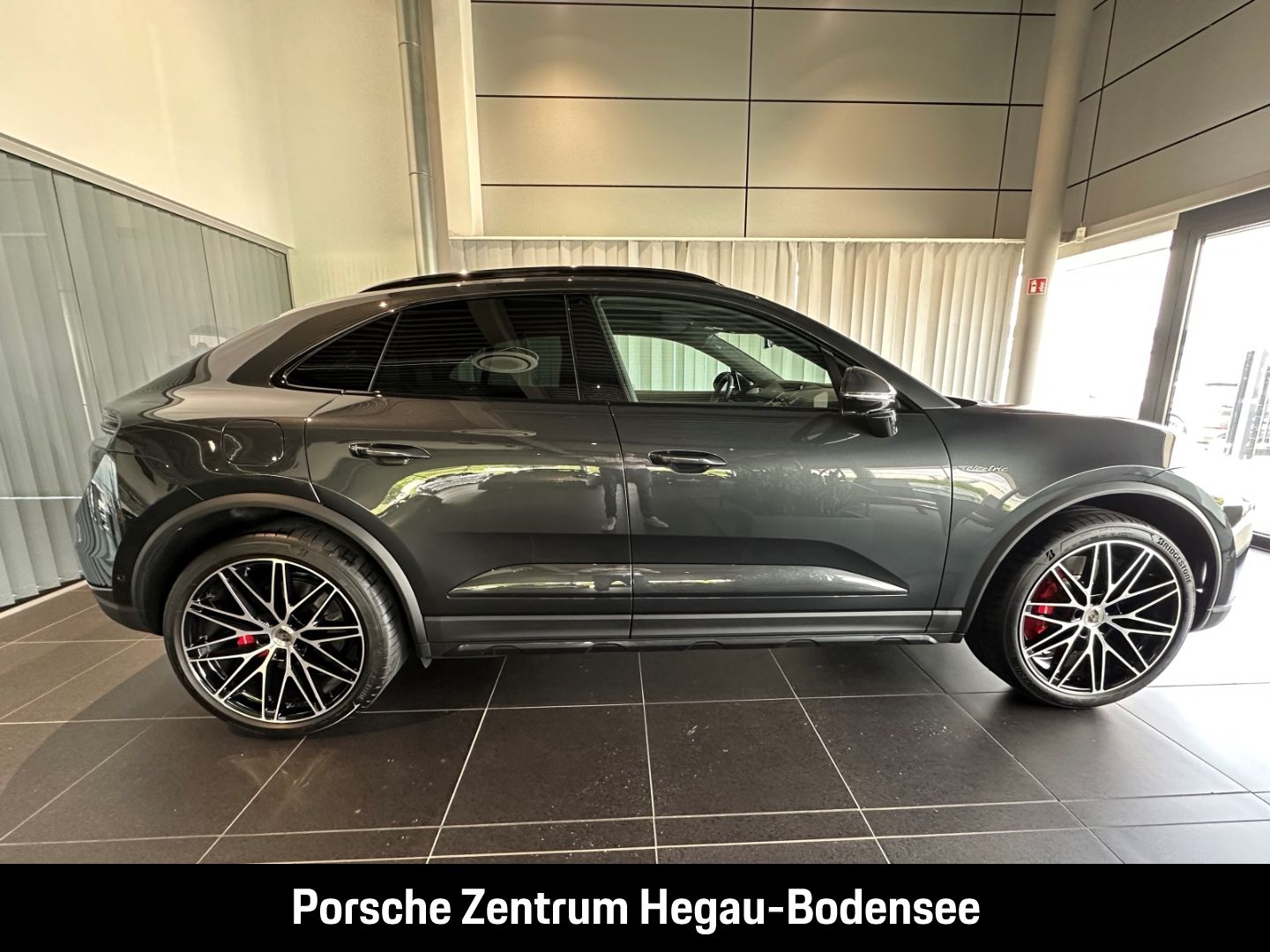Porsche Macan Turbo/Electric Sport/Hinterachslenkung/Mat