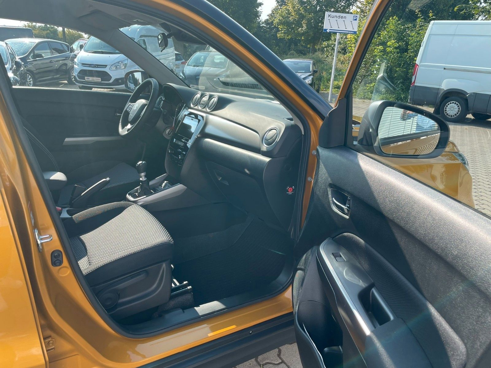 Suzuki Vitara 1.5 Hybrid Comfort - Samsaru's Car Outlet