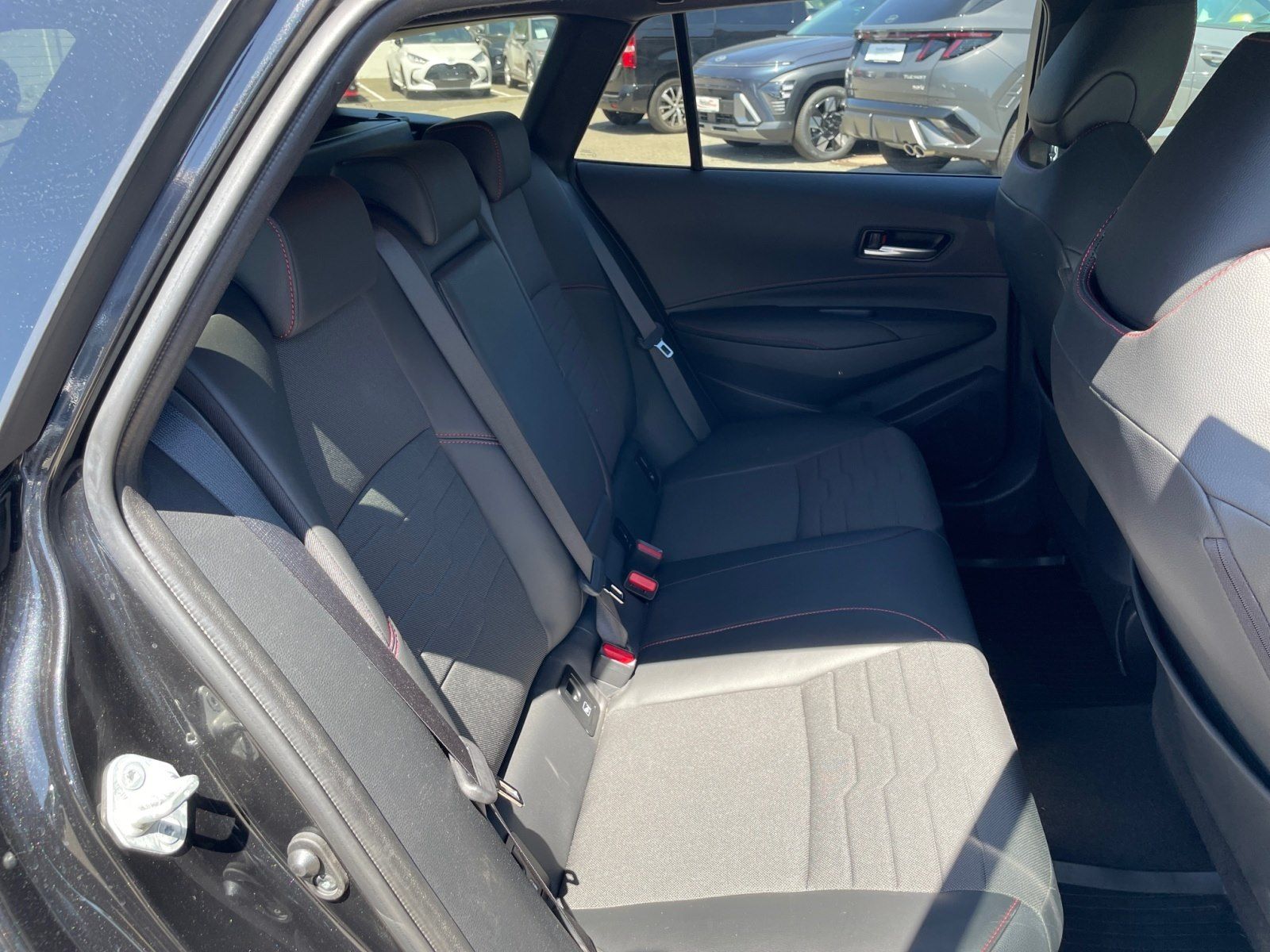 Toyota Corolla Touring Sports 2.0 Hybrid Lounge - Samsaru's Car Outlet
