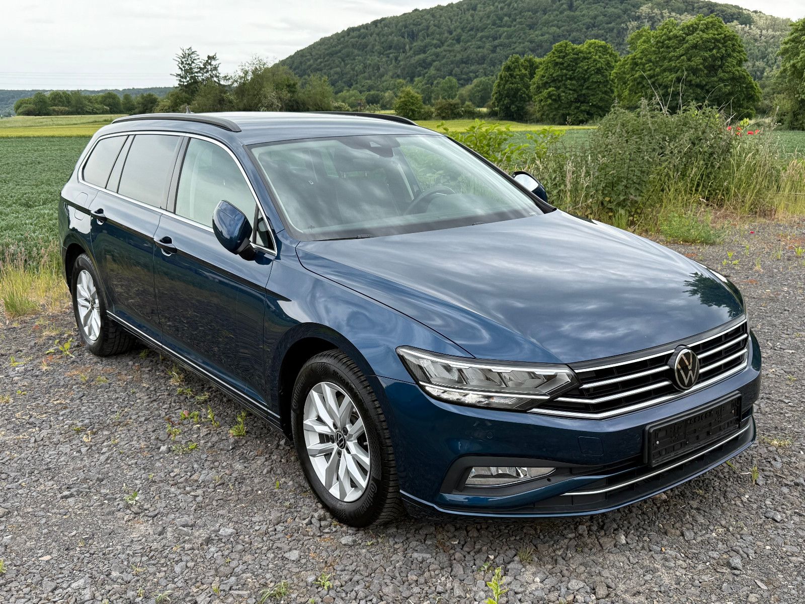 Volkswagen Passat Variant Business - Samsaru's Car Outlet