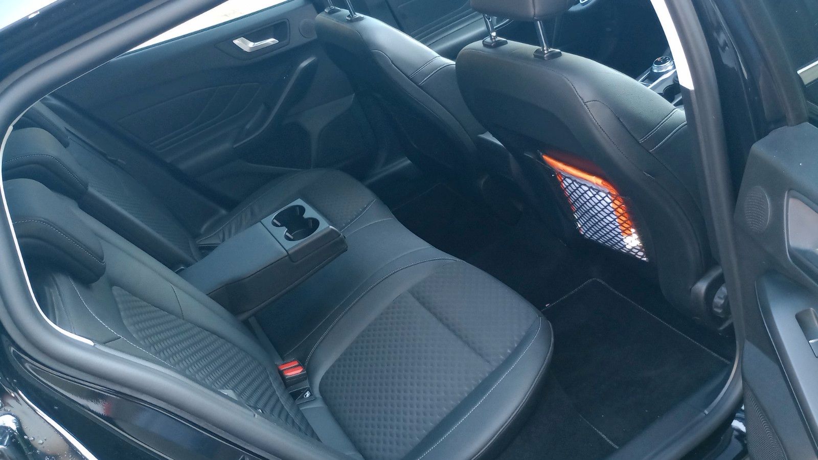 Ford Focus Kombi 1.HD Auto - Samsaru's Car Outlet