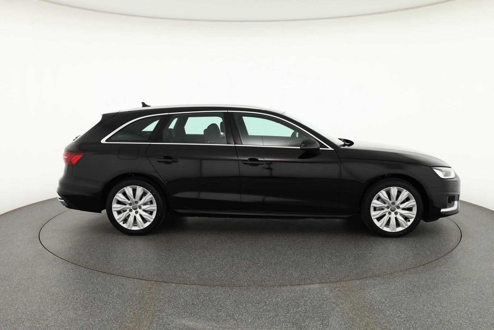 Audi A4 Avant 35 TFSI advanced - Samsaru's Car Outlet