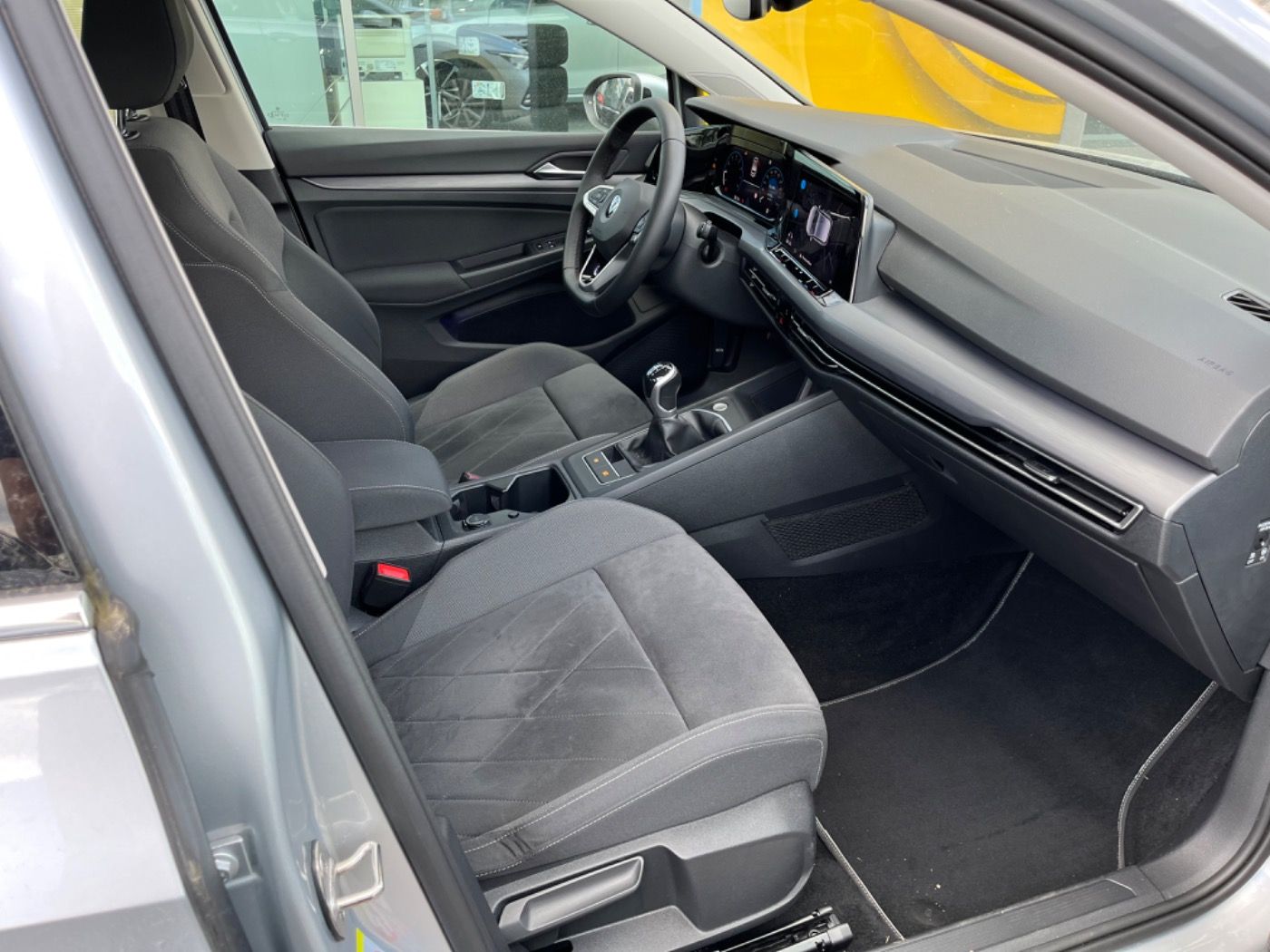 Volkswagen Golf VIII 1.5 TSI Style - Samsaru's Car Outlet