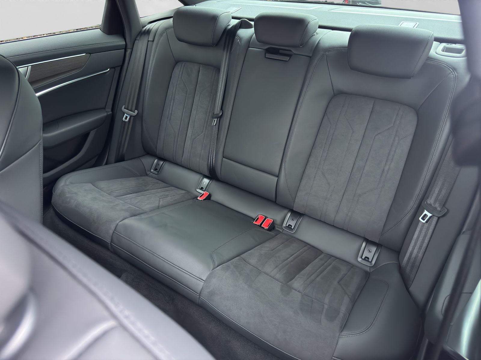 Audi A6 Limousine 45 2.0 TFSI quattro S line - Samsaru's Car Outlet