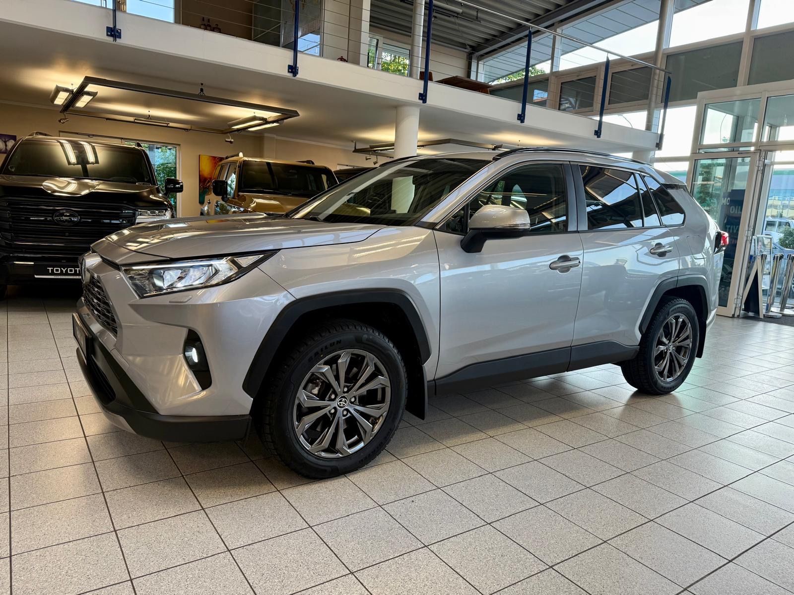 Toyota RAV 4 HYBRID 4x4 - Samsaru's Car Outlet