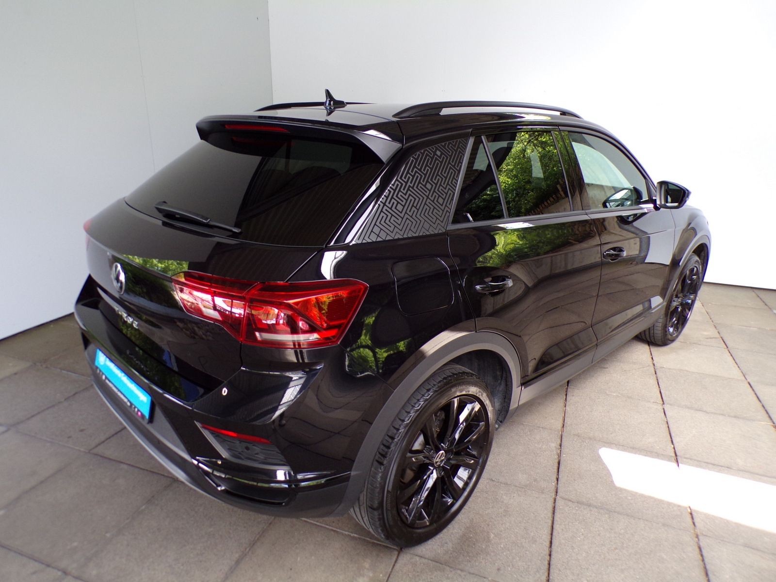 Volkswagen T-ROC 1.5 TSI SPORT - Samsaru's Car Outlet