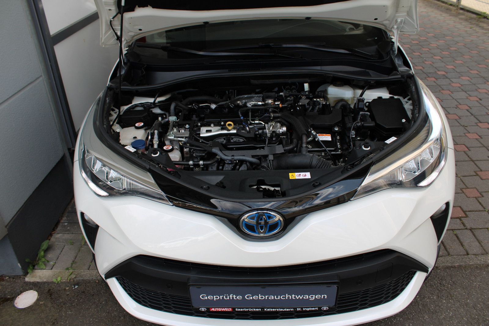 Toyota C-HR 2.0 Hybrid - Samsaru's Car Outlet