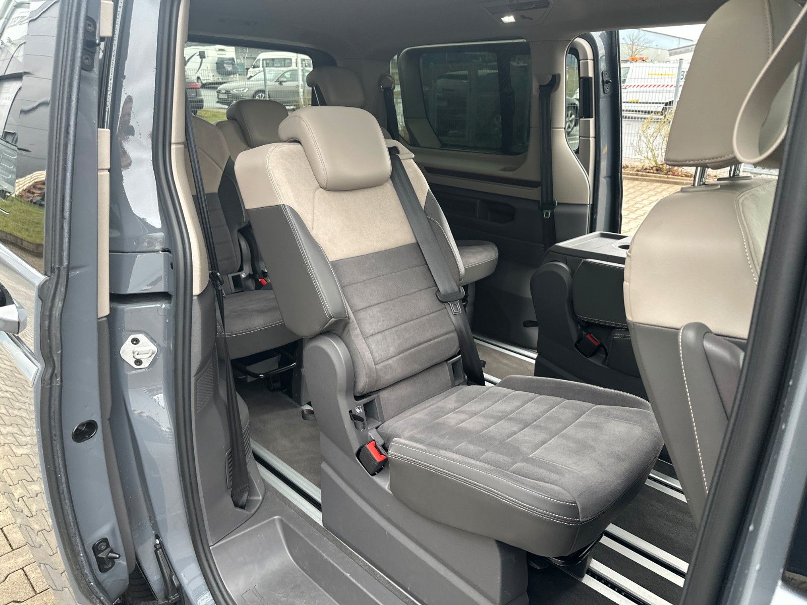 Volkswagen T7 Multivan - Samsaru's Car Outlet