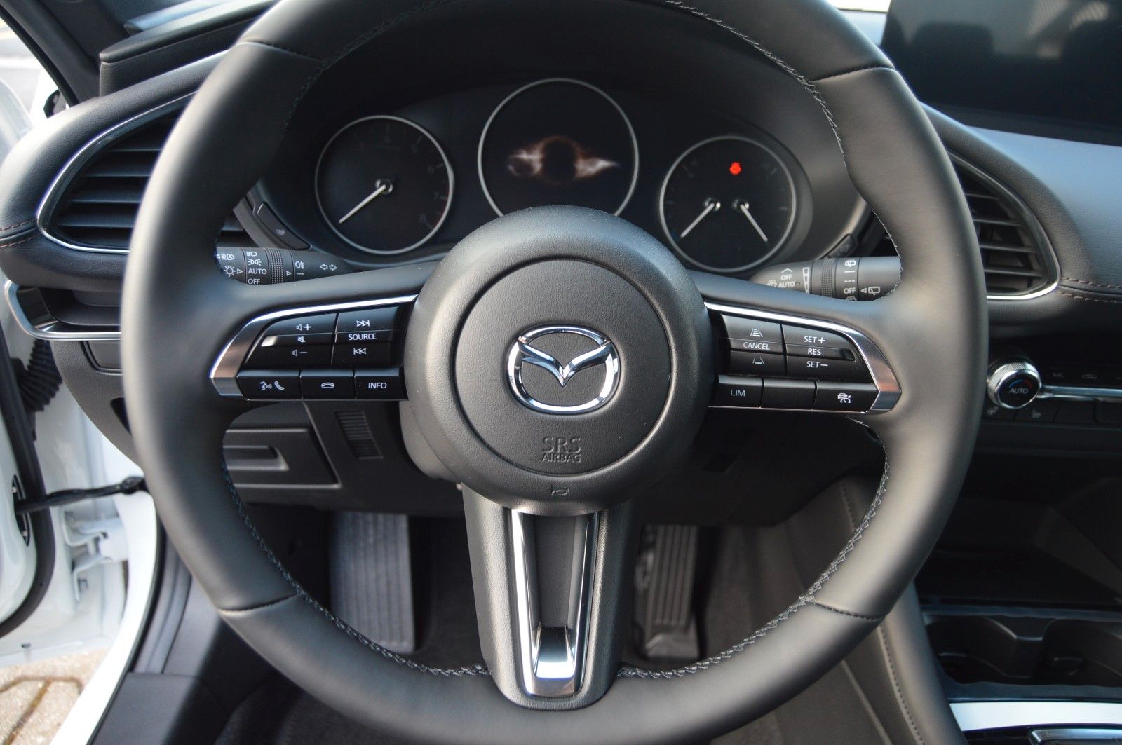 Mazda 3 Benzin 140PS 6AG Centre-Line Navi PDC SHZ