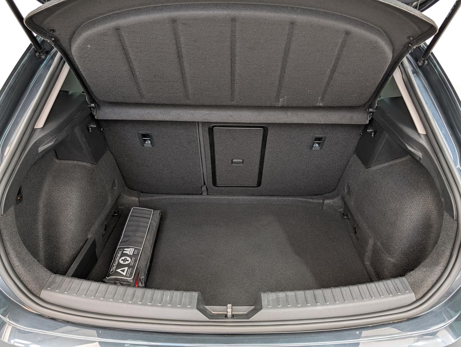 Seat Leon 1.5 eTSI DSG FR AHK|Navi|LED|Winter|18"|ACC