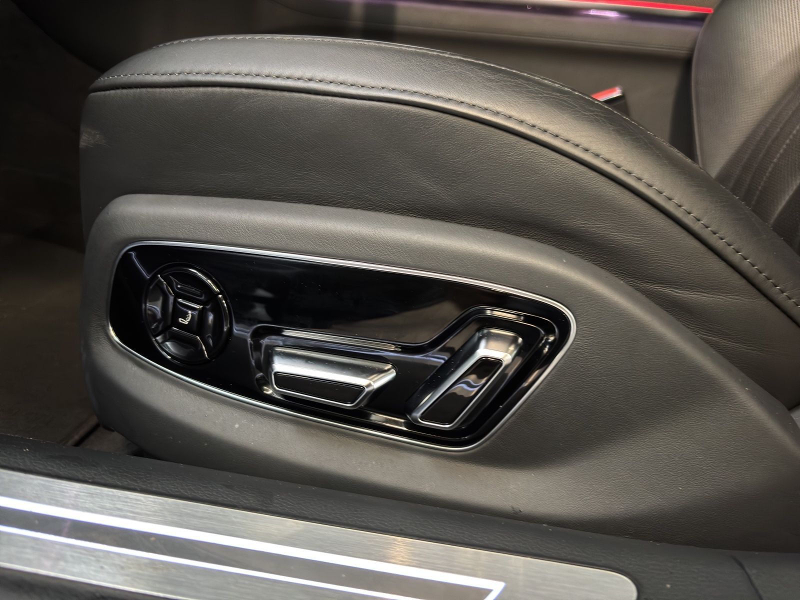 Audi A8 L 60 TFSIe quattro - Samsaru's Car Outlet