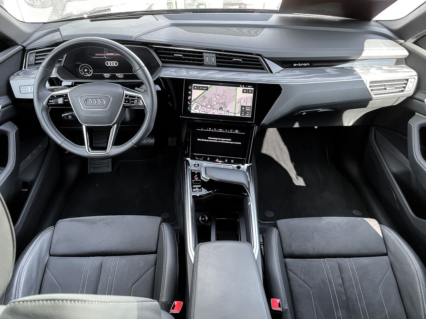 Audi Q8 Sportback 50 S line e-tron - Samsaru's Car Outlet