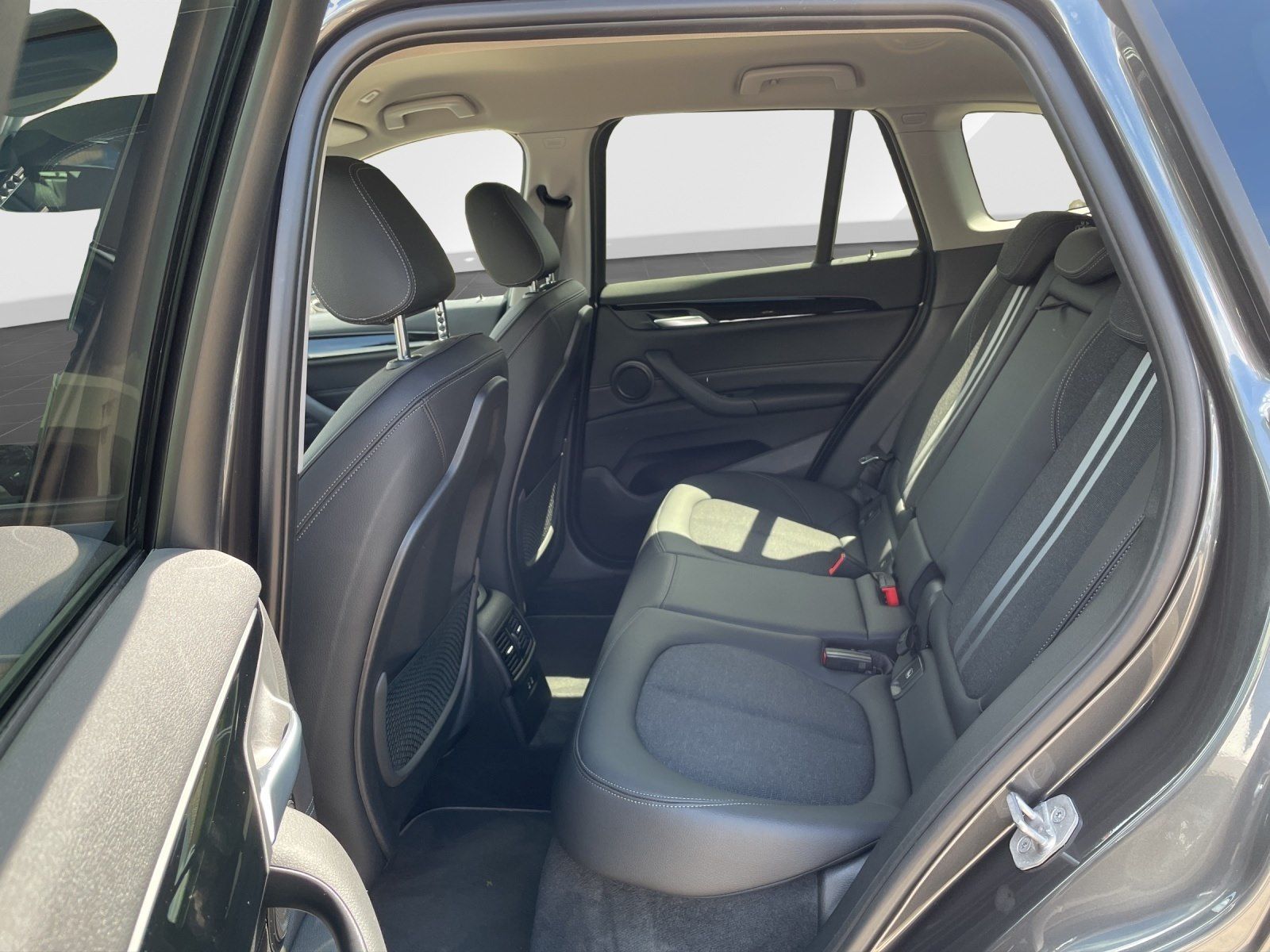 BMW X1 xDrive25e Sport Line - Samsaru's Car Outlet