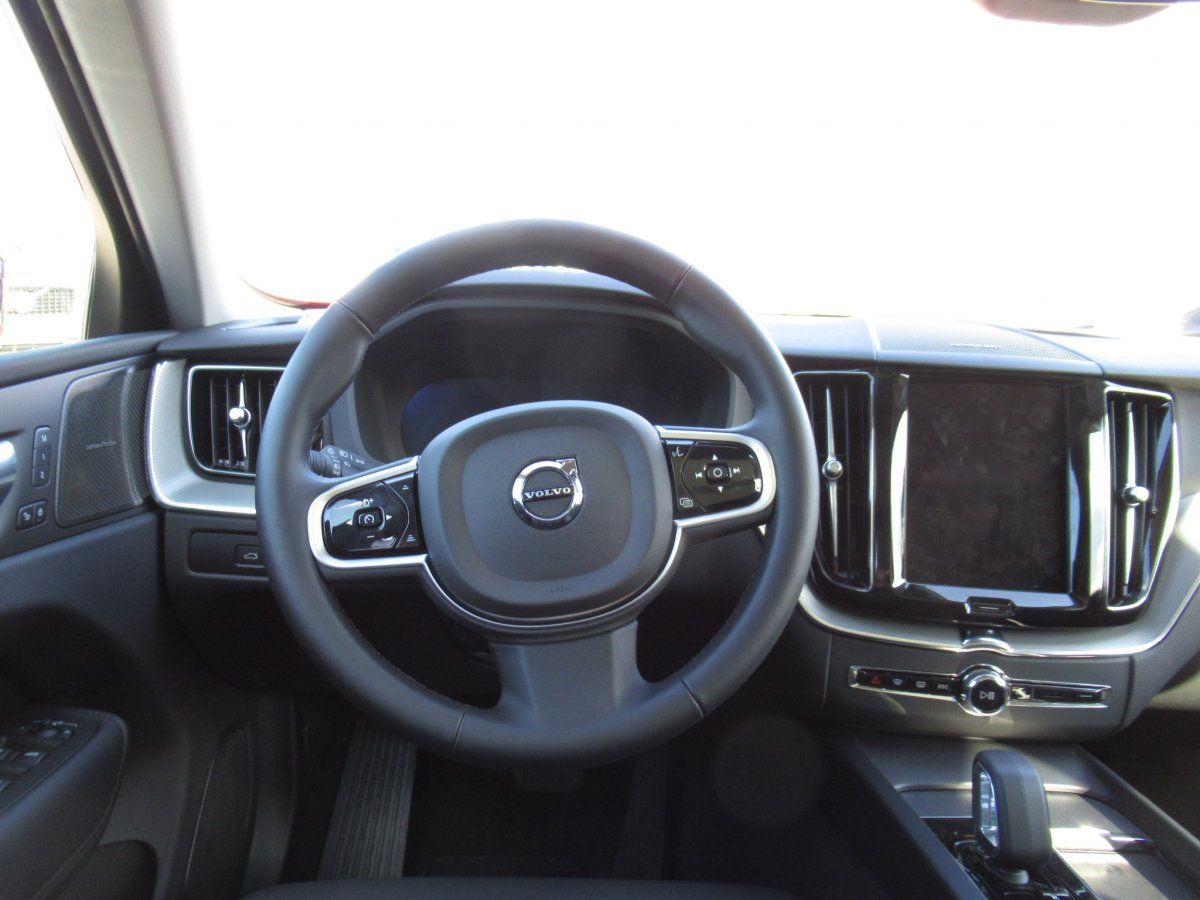 Volvo XC60 B5 AWD Benzin Plus Dark Automatik