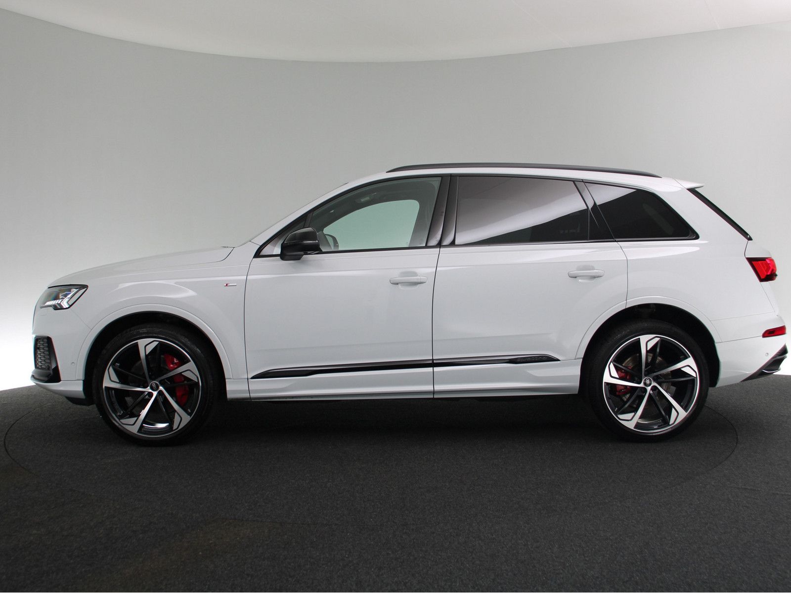 Audi Q7 50 TDI quattro competition plus AHK 360° PANO