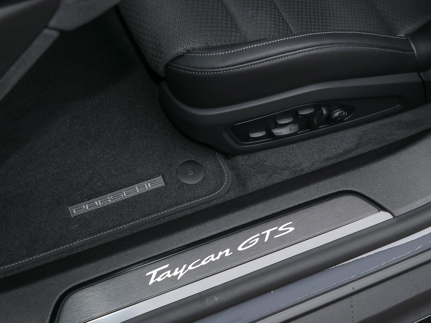 Porsche Taycan GTS Sport Turismo Burmester Panoramadach