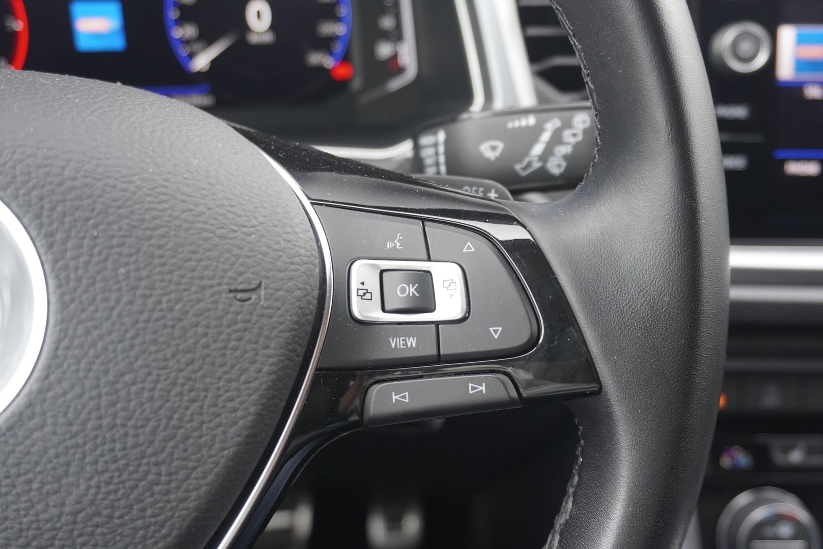 Volkswagen T-Roc 1.5 TSI Active - Samsaru's Car Outlet