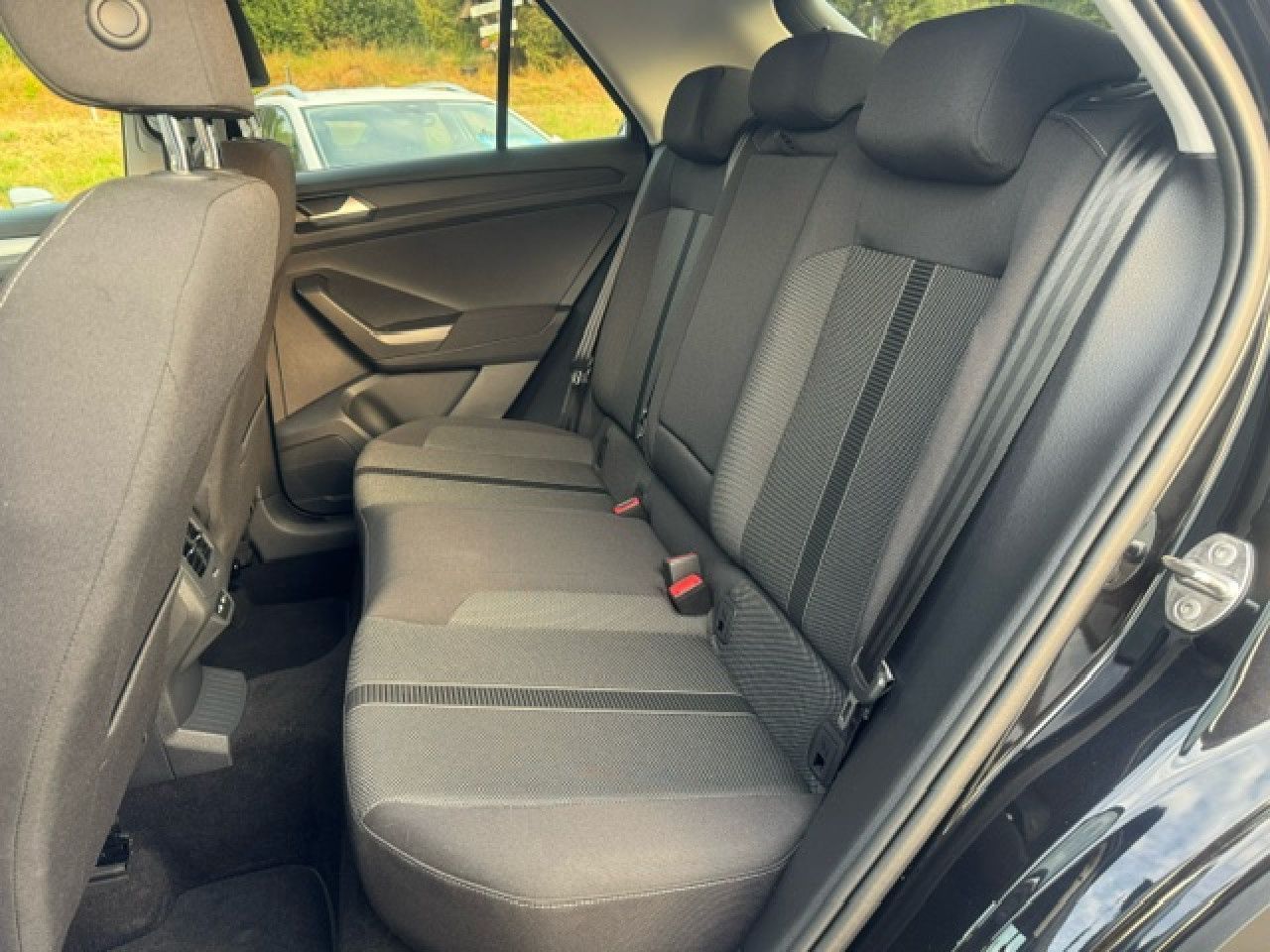 Volkswagen T-Roc Life 1.5 TSI DSG - Samsaru's Car Outlet