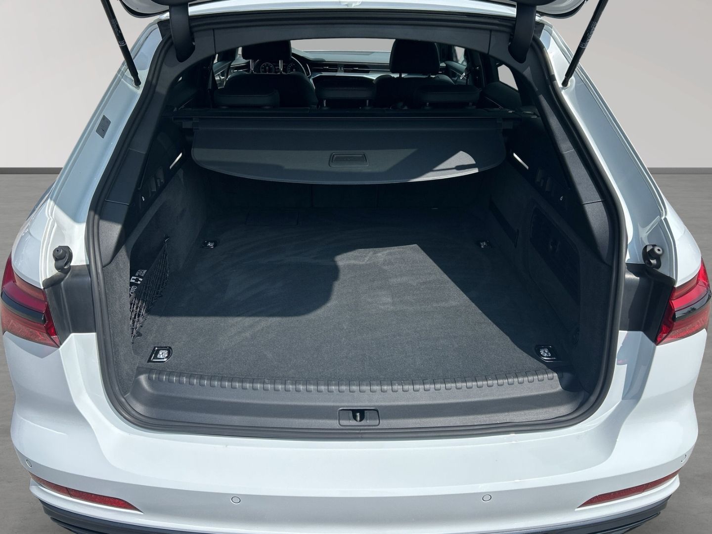 Audi A6 Avant 55 TFSI e sport qu - Samsaru's Car Outlet