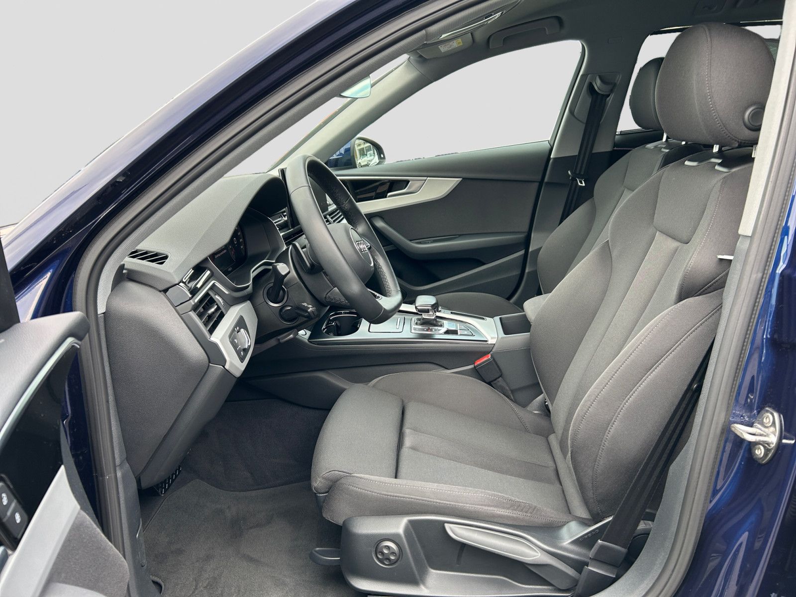 Audi A4 Avant 40 TDI S line - Samsaru's Car Outlet
