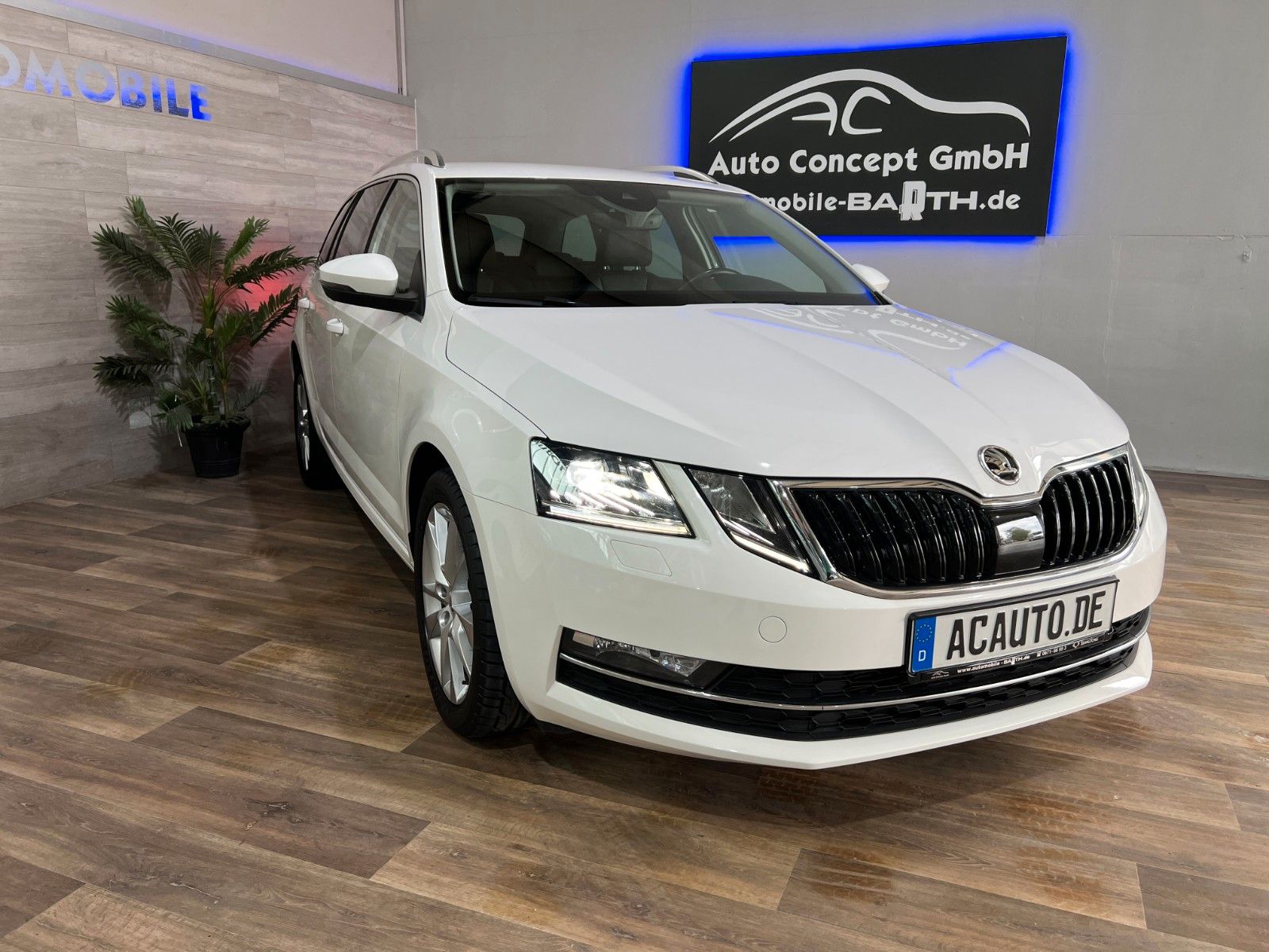 Skoda Octavia Combi Premium Edition - Samsaru's Car Outlet