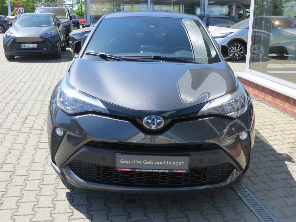 Toyota C-HR 2.0 Hybrid Team - Samsaru's Car Outlet