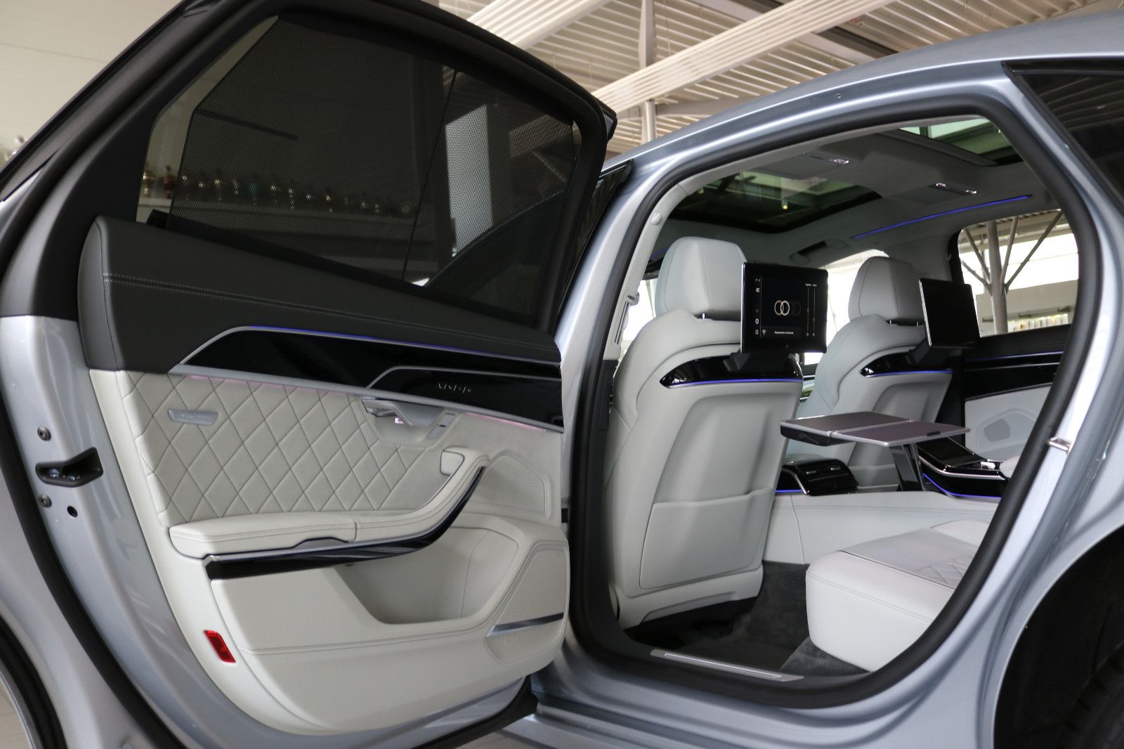 Audi A8 L 60 TFSI S line - Samsaru's Car Outlet