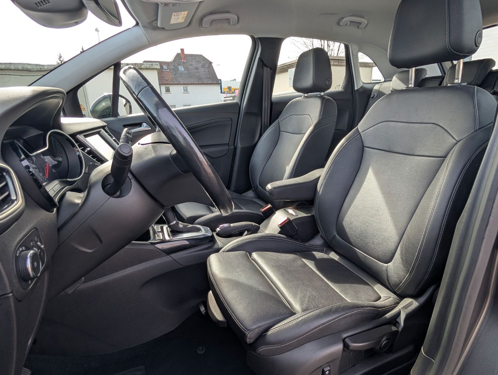 Opel Crossland Elegance 1.5D - Samsaru's Car Outlet