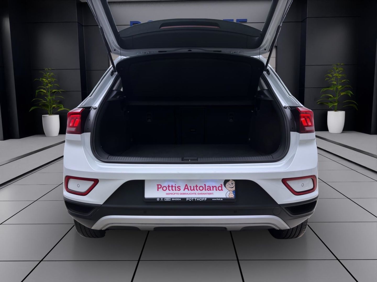 Volkswagen T-Roc 1.5 TSI DSG LIFE - Samsaru's Car Outlet