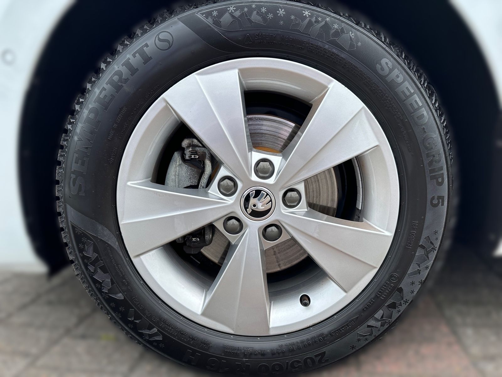 Skoda Octavia Combi 2.0 TDI DSG STYLE - Samsaru's Car Outlet