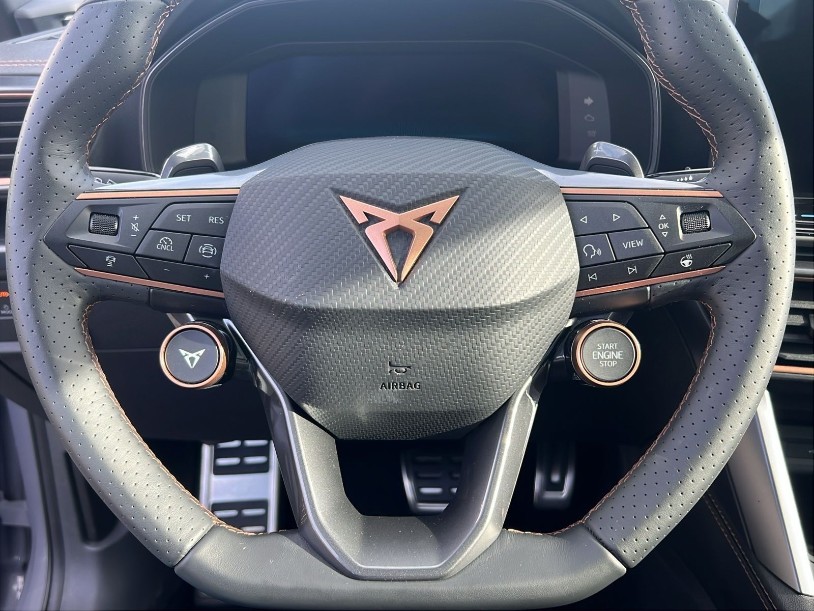 Cupra Formentor VZ 2.0 TSI LM19 PANO AHK SENNHEISER 36