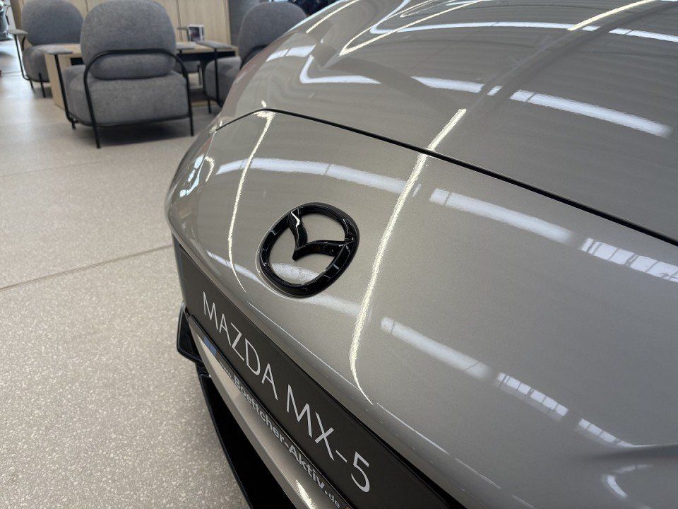 Mazda MX-5 2.0L 184PS KAZARI mit sportlichen Anbauteil