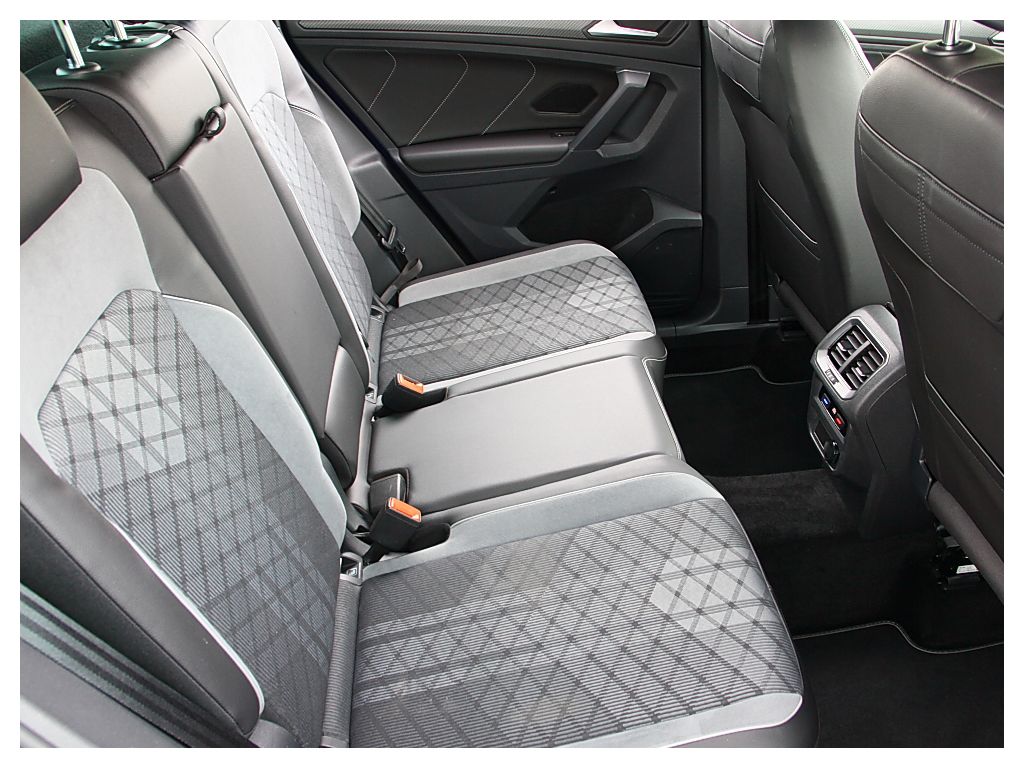 Volkswagen Tiguan R-Line - Samsaru's Car Outlet
