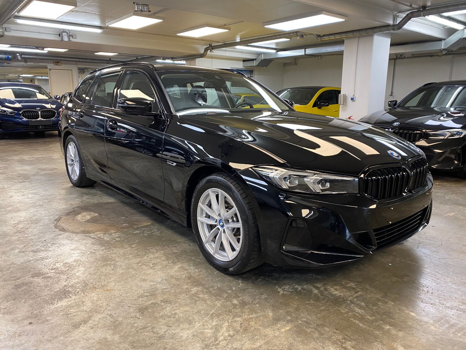 BMW 330E Touring - Samsaru's Car Outlet