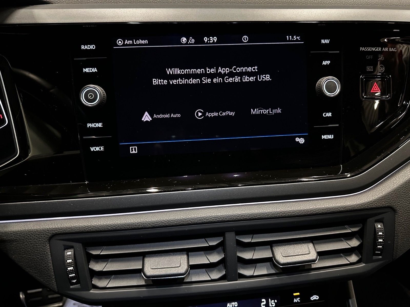 Volkswagen Taigo 1.5 TSI DSG R-Line - Samsaru's Car Outlet