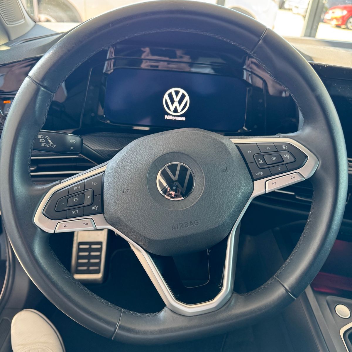 Volkswagen Golf VIII 1.5 TSI - Samsaru's Car Outlet
