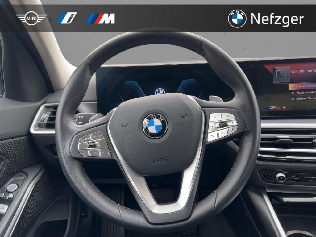 BMW 320 i xDrive Limousine Park-Assistenzsystem