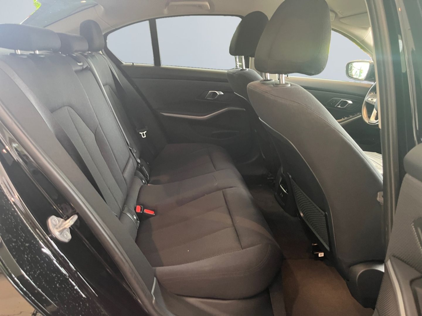 BMW 330 e Advantage - Samsaru's Car Outlet