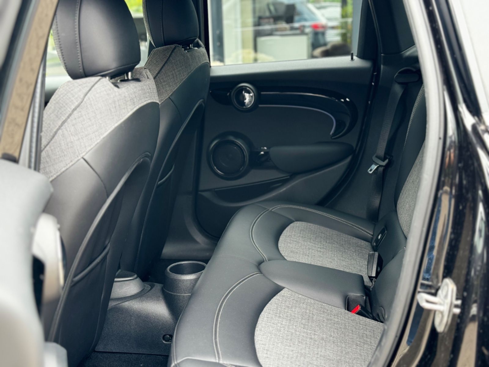 MINI Cooper - Samsaru's Car Outlet